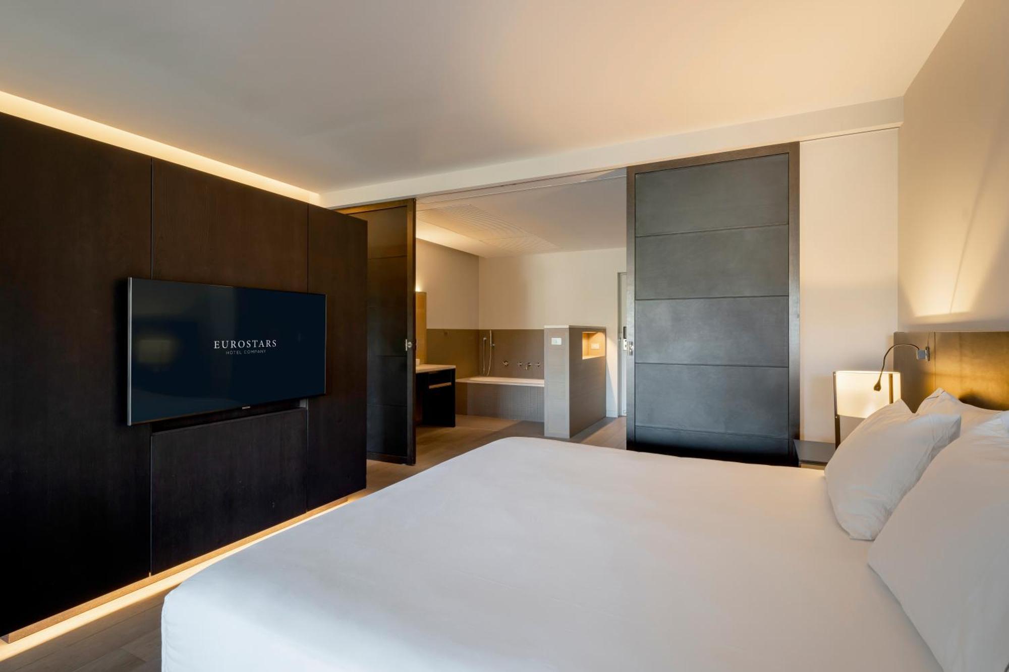Eurostars Pamplona Hotel Exterior photo