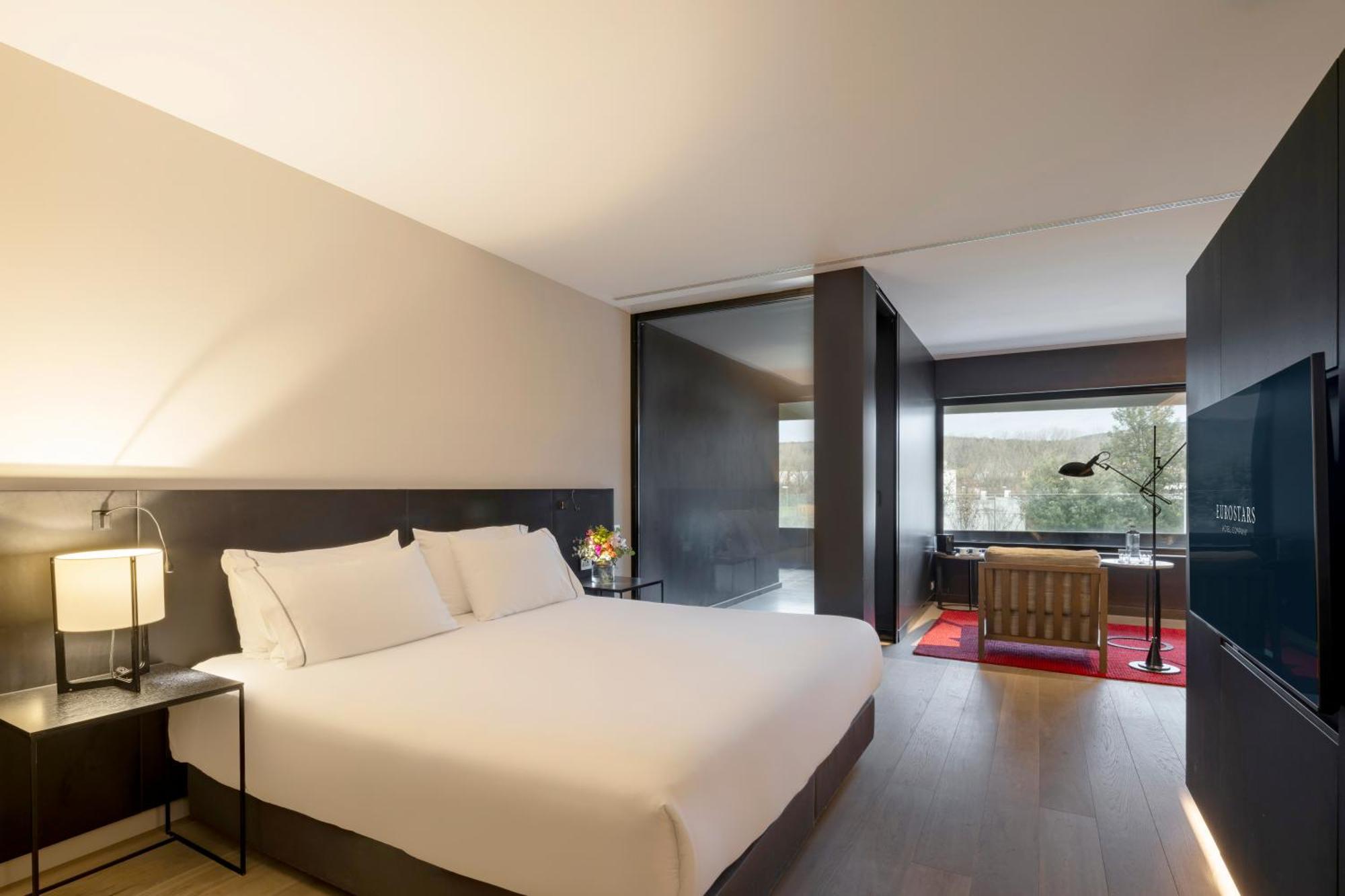 Eurostars Pamplona Hotel Exterior photo