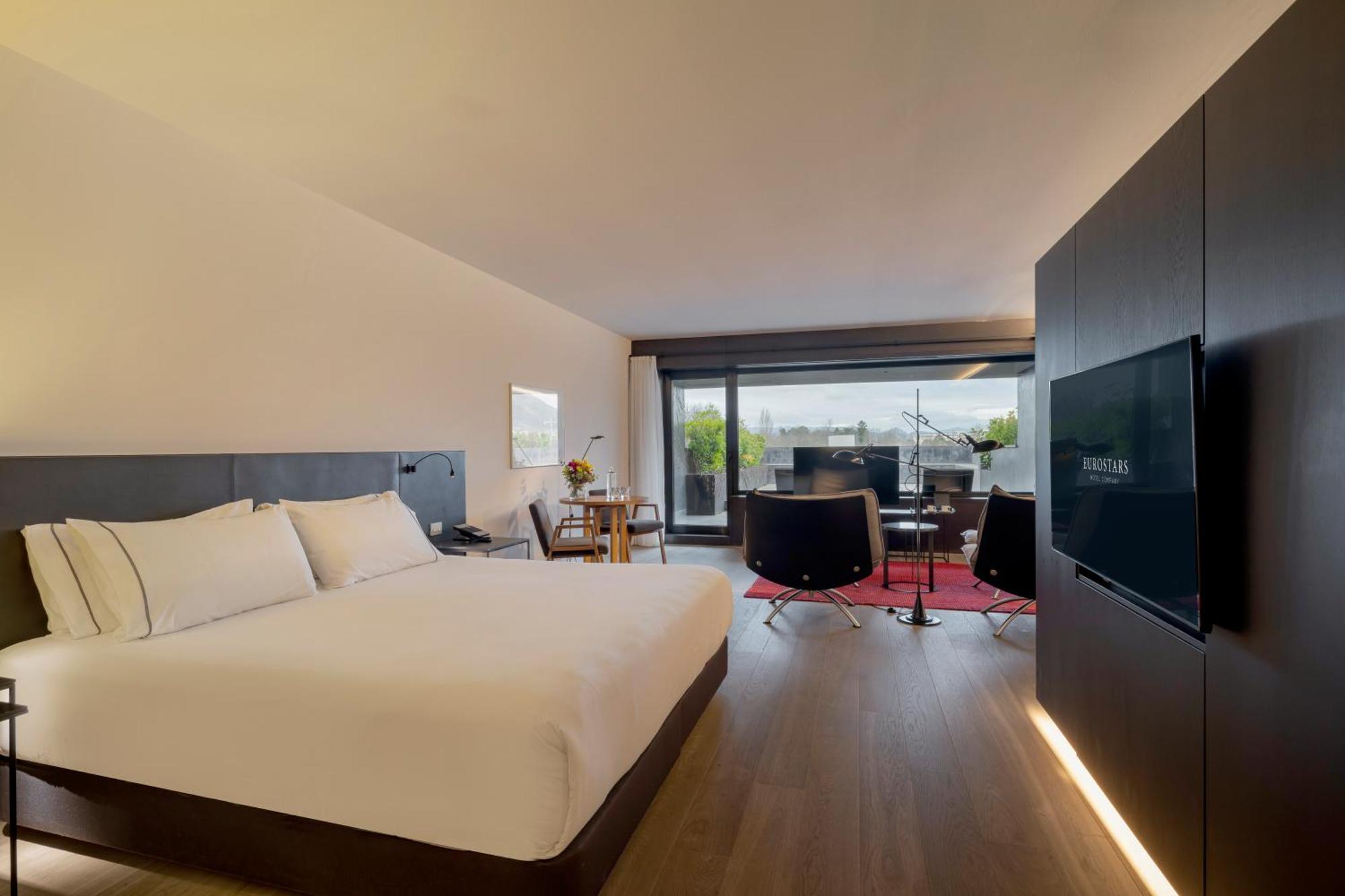 Eurostars Pamplona Hotel Exterior photo