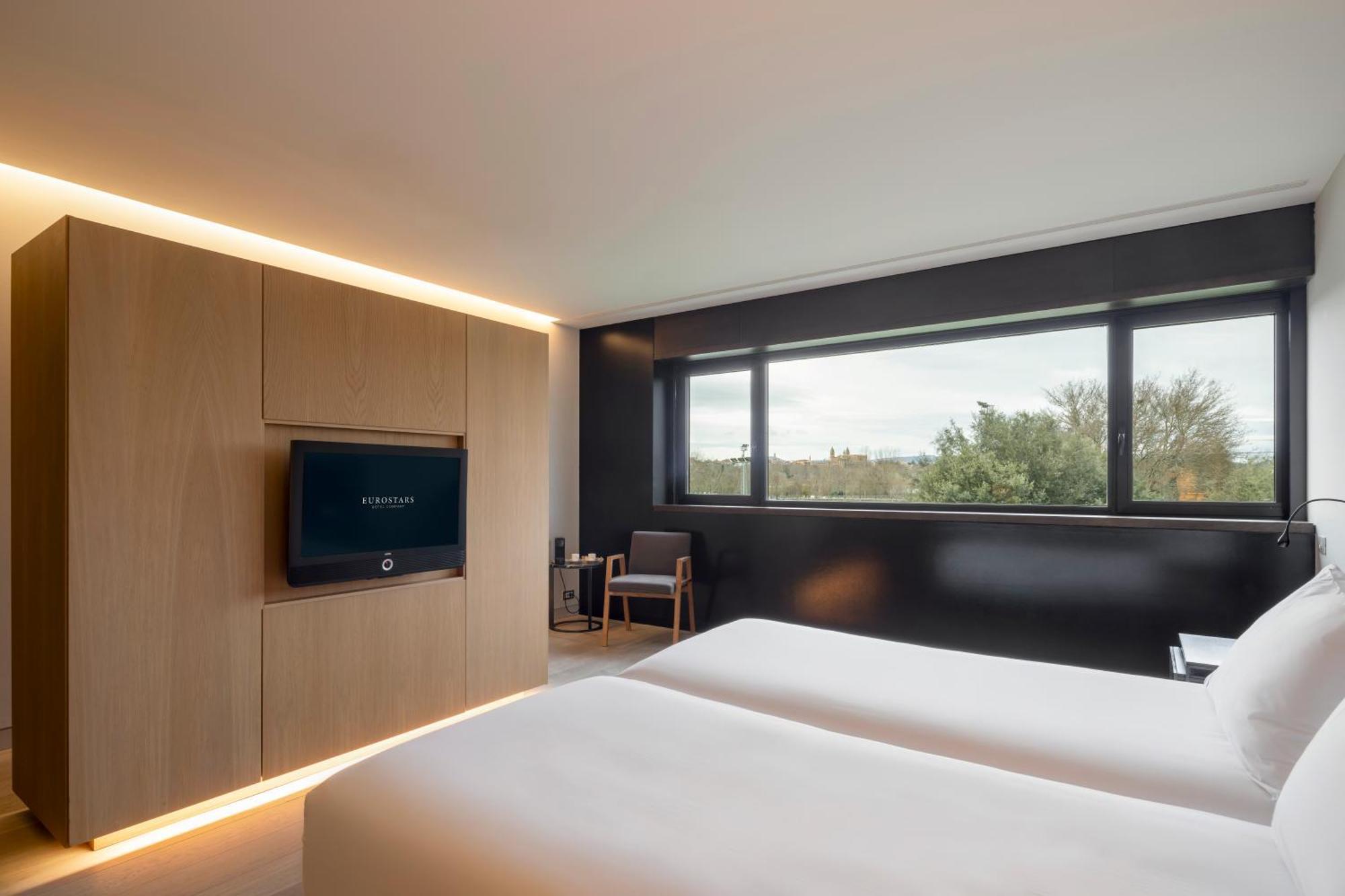 Eurostars Pamplona Hotel Exterior photo
