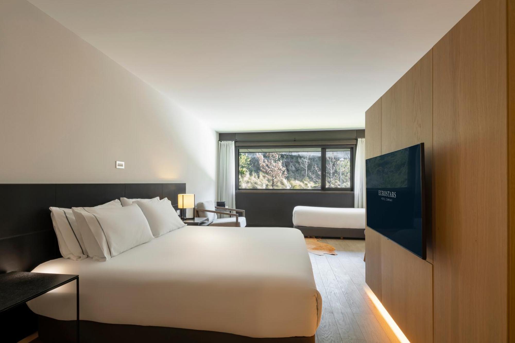 Eurostars Pamplona Hotel Exterior photo